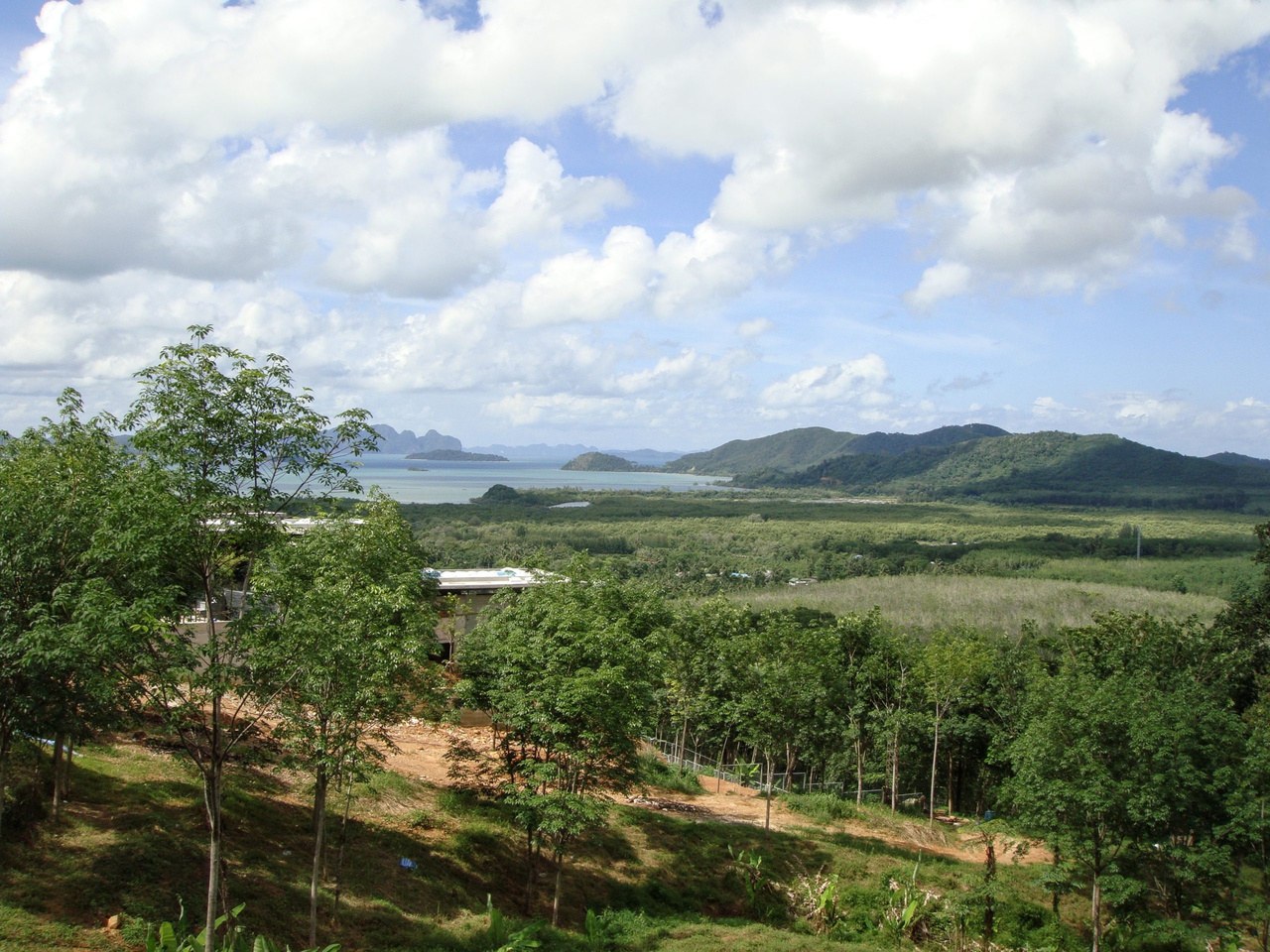 ที่ดินวิวทะเล 13 ไร่ ป่าคลอก ภูเก็ต บนเนินเขา มองเห็นอ่าวพังงา 180 องศา — รูปที่ 2 จาก 10