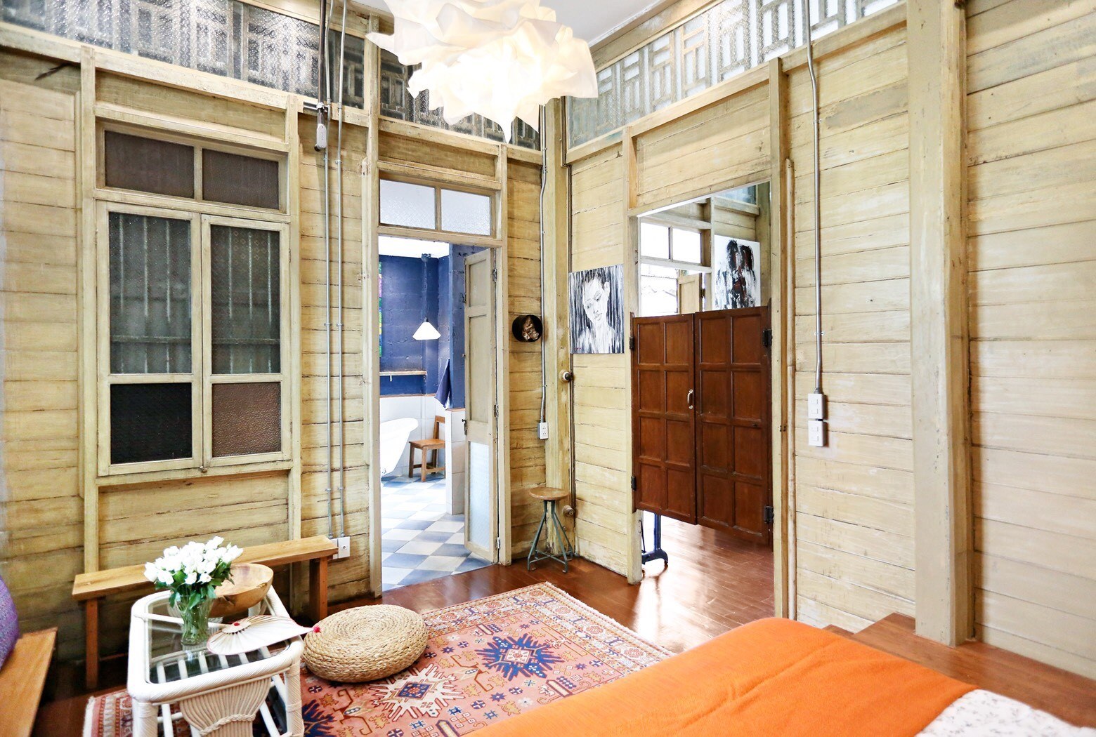บ้านไม้เก่าแก่กว่า 100 ปี รีโนเวทใหม่ทั้งหลัง 6 ห้องนอน ใจกลางสีลม — รูปที่ 5 จาก 10